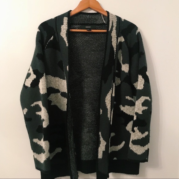Forever 21 Sweaters - Camo Forever 21 Cardigan size M